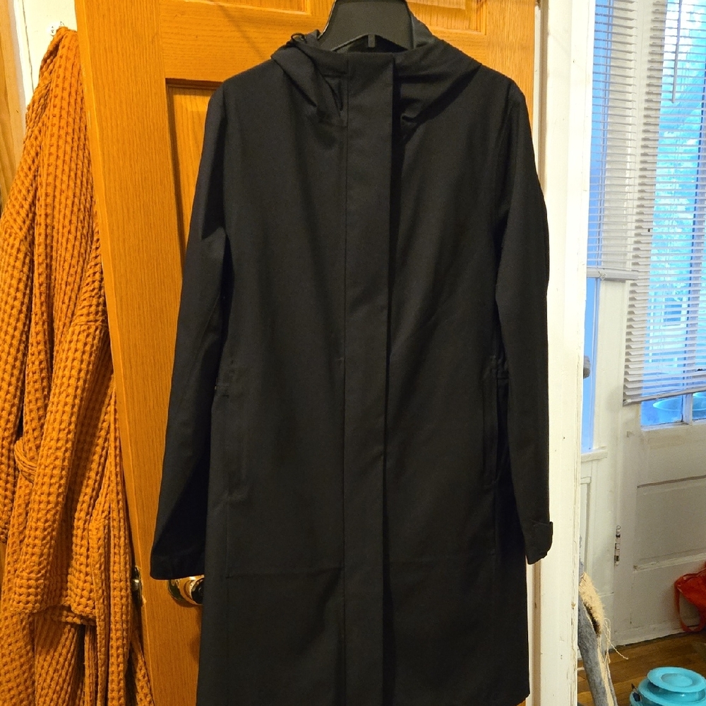 Uniqlo Raincoat Size S Black